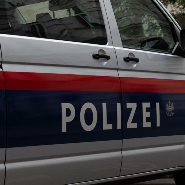13-Jähriger schoss in Trauner Park in die Luft
