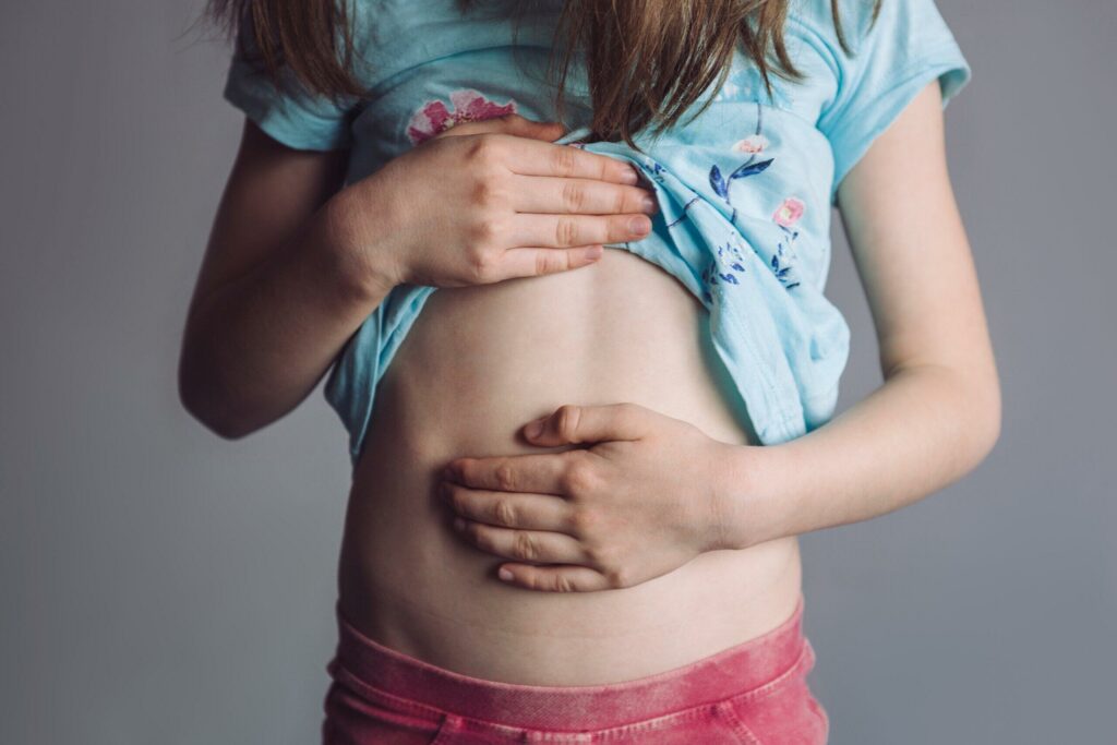 Bauchschmerzen, Kopfweh: Was bei Kindern dahinterstecken kann