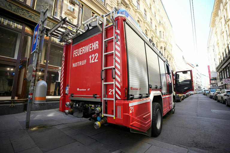 “Bedenklich”: Toter nach Brand soll mit Bauchstich gefunden worden sein