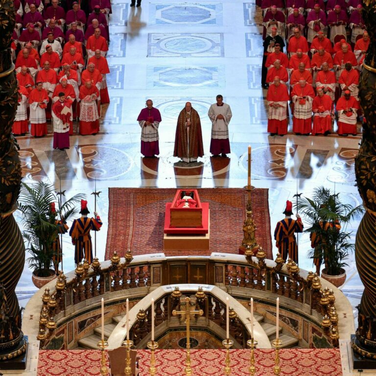 Begräbnis-Diplomatie: Wie Politiker beim Papst-Abschied taktieren