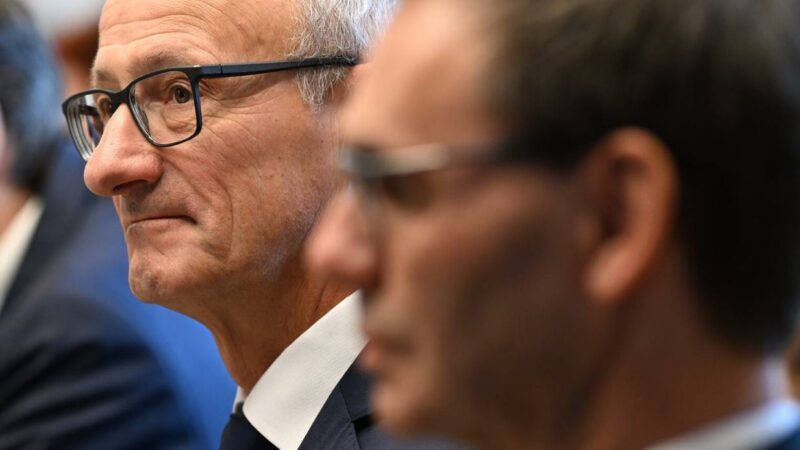 Budgetnöte: Der Westen setzt den Sparstift beim Landespersonal an