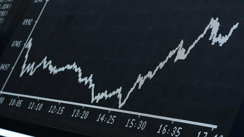 Dow Jones tiefrot: Trumps Handelskrieg “in vollem Gange”