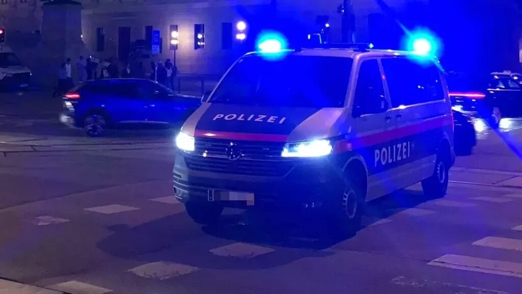 Frau warf in Wien bei Streit Kloschüssel durch Gangfenster in die Wohnung