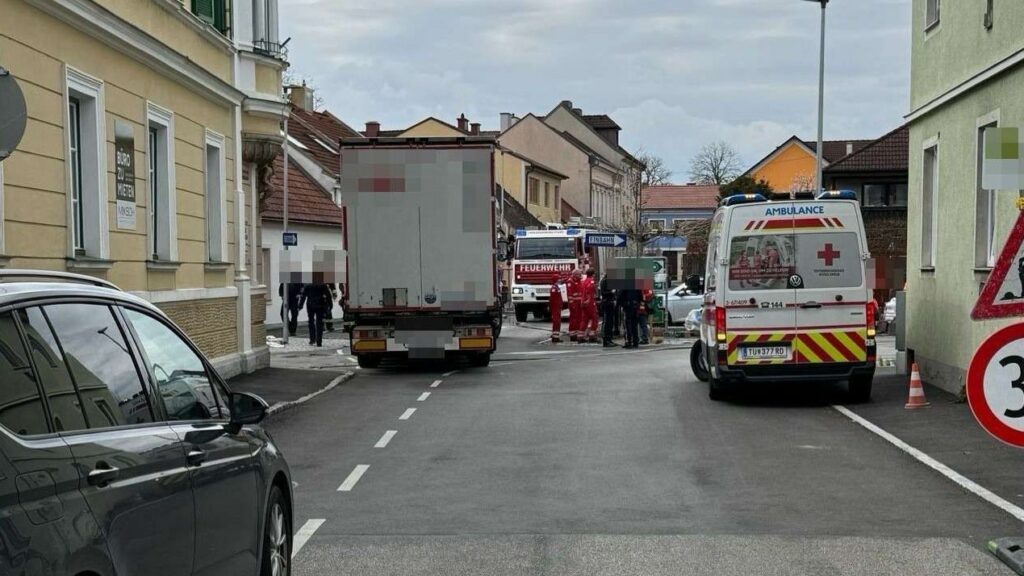 Fußgängerin starb in Herzogenburg unter Lkw