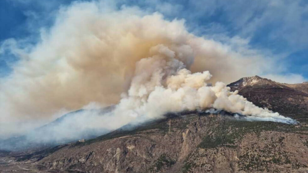Großer Waldbrand im Südtiroler Vinschgau noch nicht unter Kontrolle