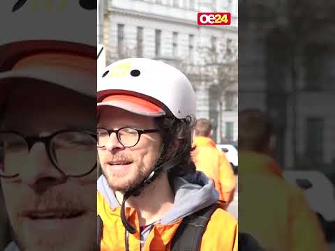 Lieferando-Zusteller  Demonstrieren gegen Kündigungen