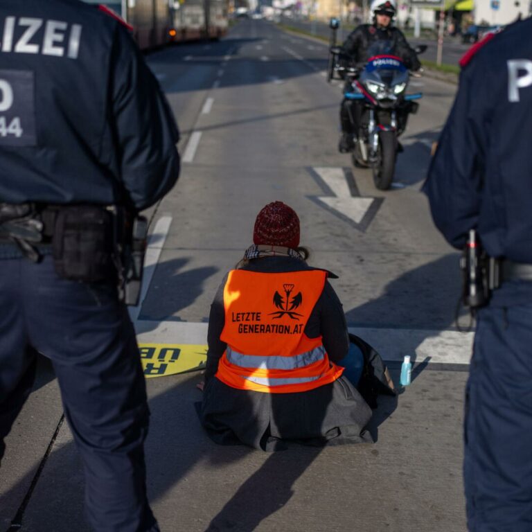 “Letzte Generation”: Schaulustige Lenker wegen Langsamfahrens bestraft