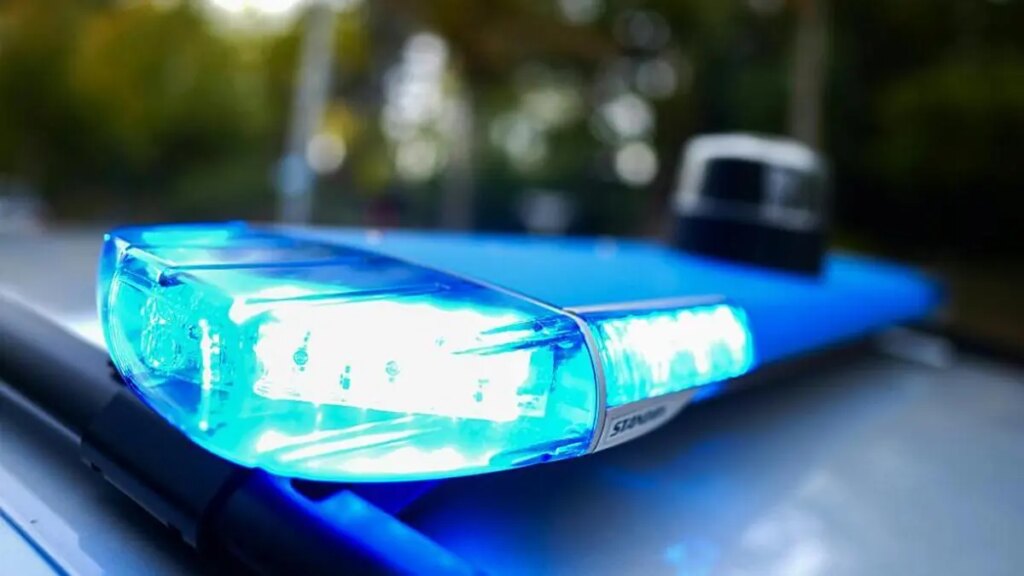 Mann fuhr mit lebloser Frau am Beifahrersitz durch die Gegend
