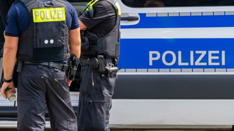 Mann in U-Bahnhof erstochen, Polizei setzt Schuss auf Angreifer ab