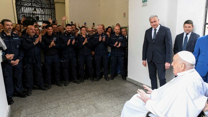 Osterfeierlichkeiten: Gespanntes Warten auf Papst Franziskus