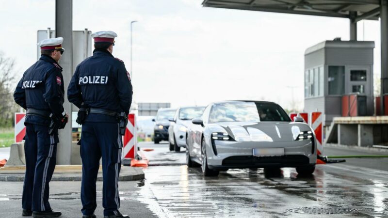 Österreich verlängert Grenzkontrollen zu Tschechien und Slowakei