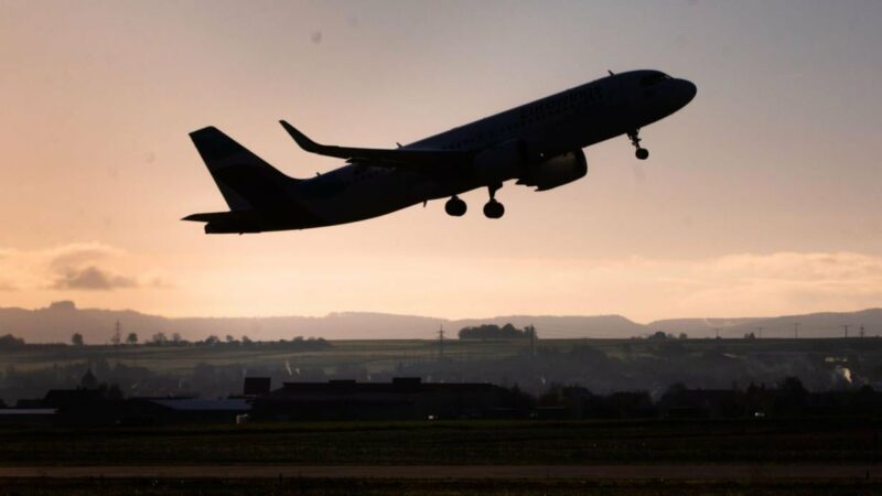Rekordniveau fast erreicht: Österreichs Flugverkehr mit hohen CO2-Emissionen