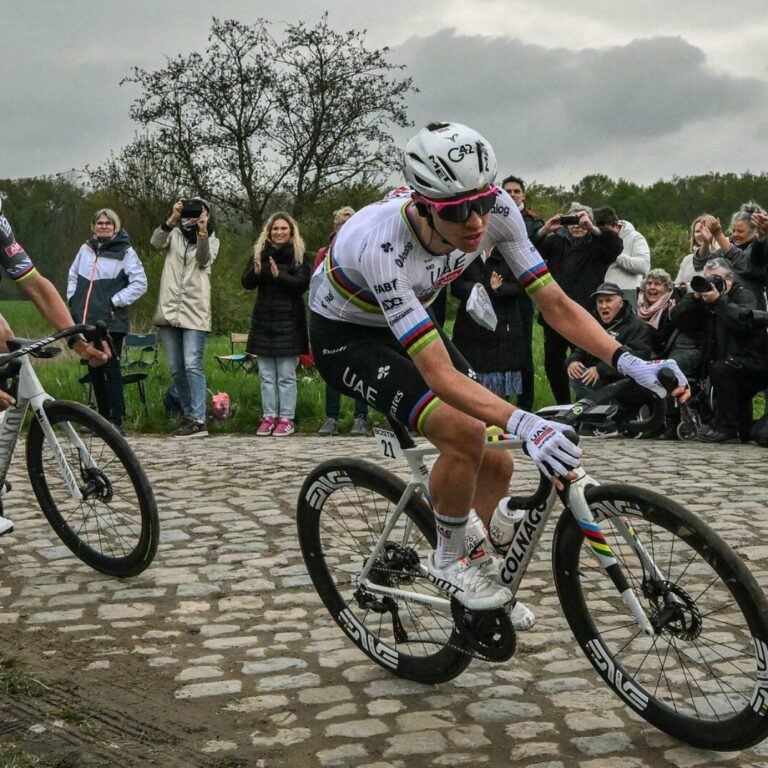 Sturz und Defekt: Pogacar kann Paris–Roubaix nicht gewinnen