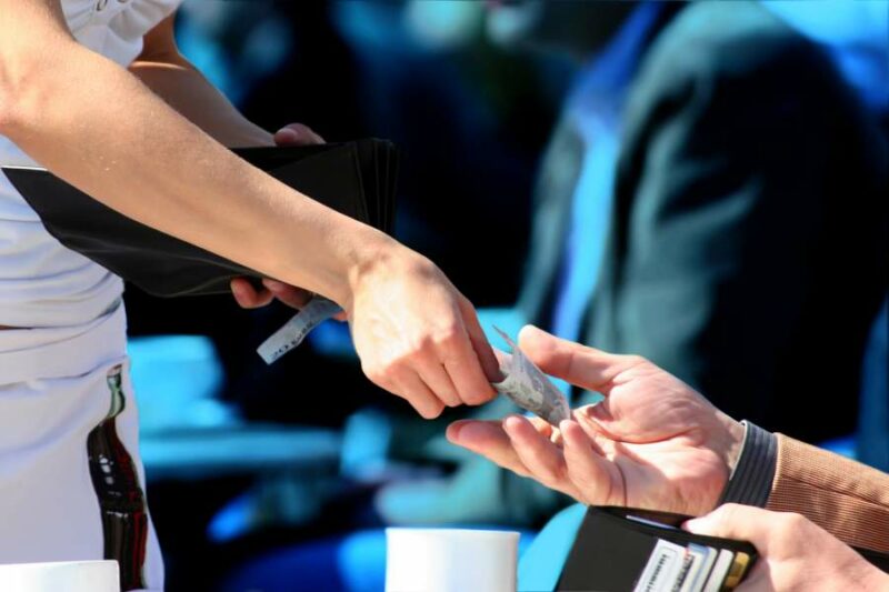 Tricks der Kellner: So entlockt man Restaurant-Gästen mehr Geld