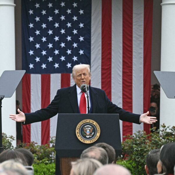 Trump präsentiert Zölle: “Make America Wealthy Again”