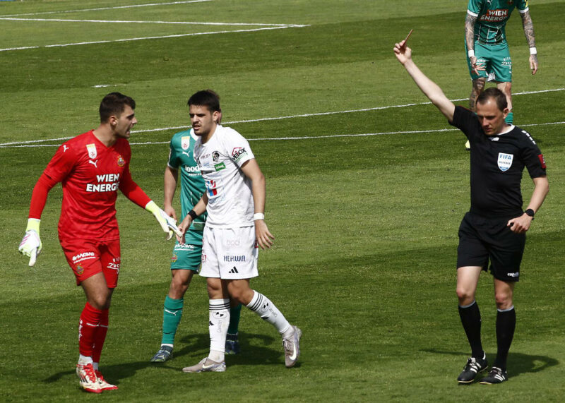 Wieder Rot und Debakel für Rapid – 1:5 beim WAC, Sieg für Sturm