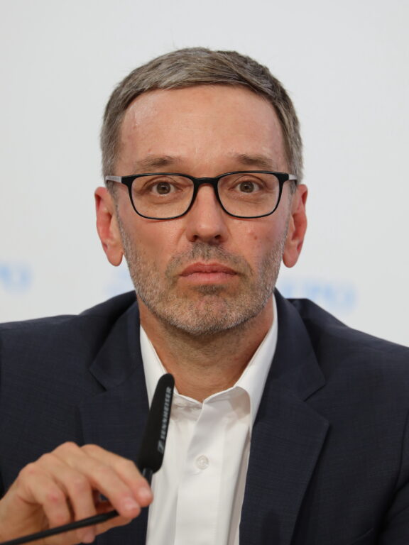 Wien-Wahl: Wegen Wiederbetätigung verurteilt, FPÖ-Kandidat tritt trotzdem an