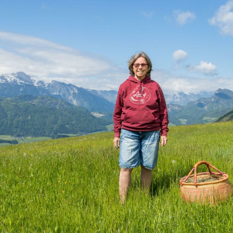 Biochemie trifft Volksmedizin: Renée Schroeders Weg zur Kräuterhexe