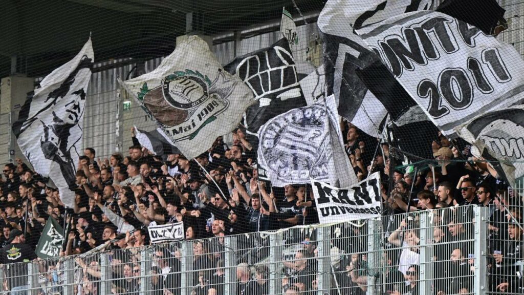 Der Schal bleibt draußen: Keine Fan-Utensilien für viele Sturm-Anhänger