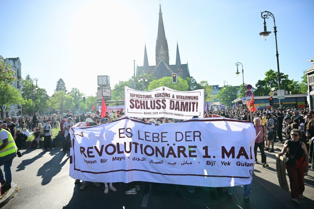 Deutschland: Tausende bei linken Demonstrationen in Berlin und Hamburg Deutschland: Tausende bei linken Demonstrationen in Berlin und Hamburg