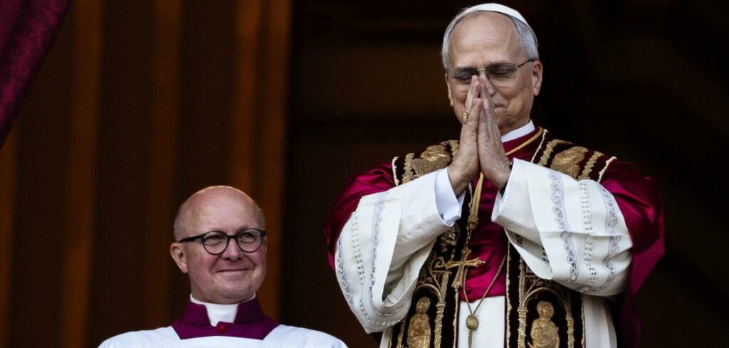 Die Welt feiert den neuen Papst Leo XIV., heute bereits erste Messe