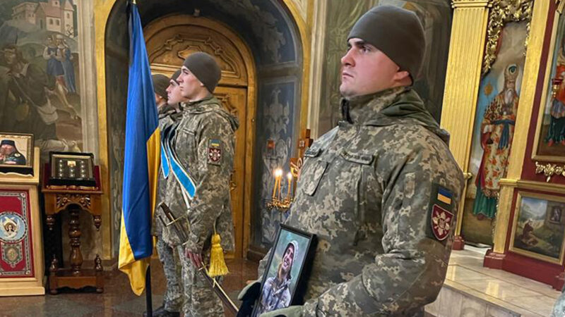 Im Krieg gegen den Tod: Ukrainische Militärärzte an der Front