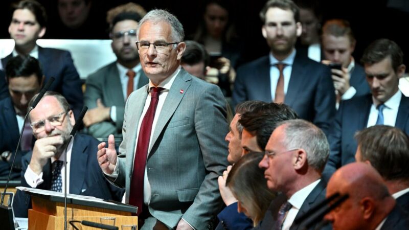 KURIER-OGM-Umfrage: Mehrheit will noch mehr im System sparen