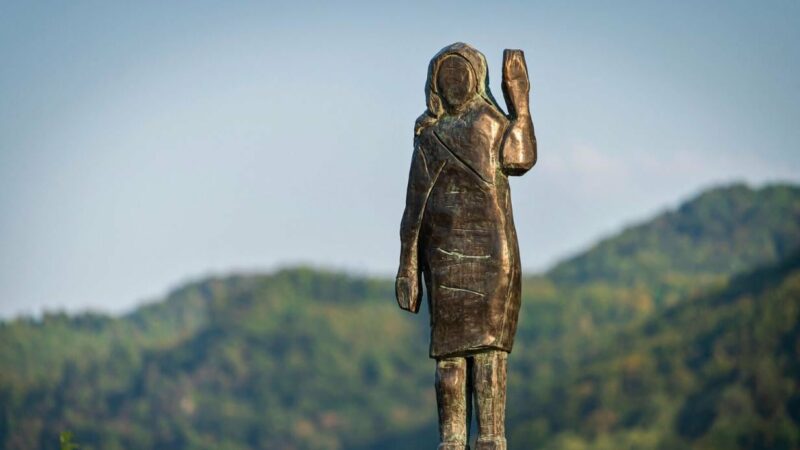 Kurios: Bronzestatue von Melania Trump in Slowenien gestohlen