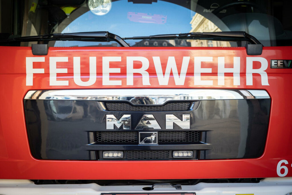 Leblos im Hausgang gefunden: 71-Jährige starb bei Wohnungsbrand