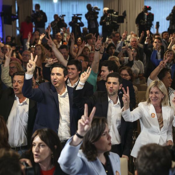 Parlamentswahl in Portugal: Exit Polls sehen Mitte-Rechtskoalition vorne