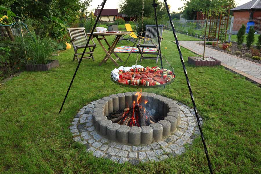 Von der Hecke bis zur Feuerstelle: In 5 Schritten wird Ihr Garten grillbereit