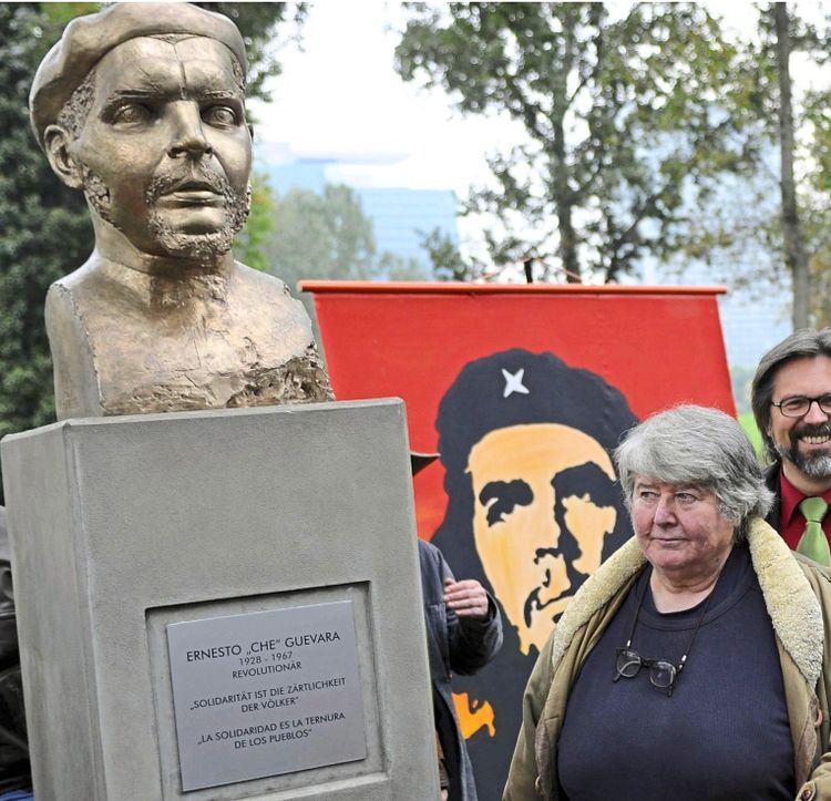 “Weibstrümmer” und Che Guevara: Künstlerin Gerda Fassel verstorben