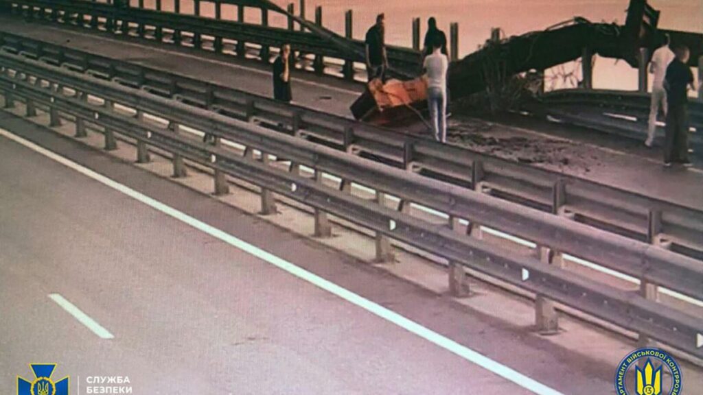 1.100 Kilogramm Sprengstoff: Ukraine griff Krim-Brücke an