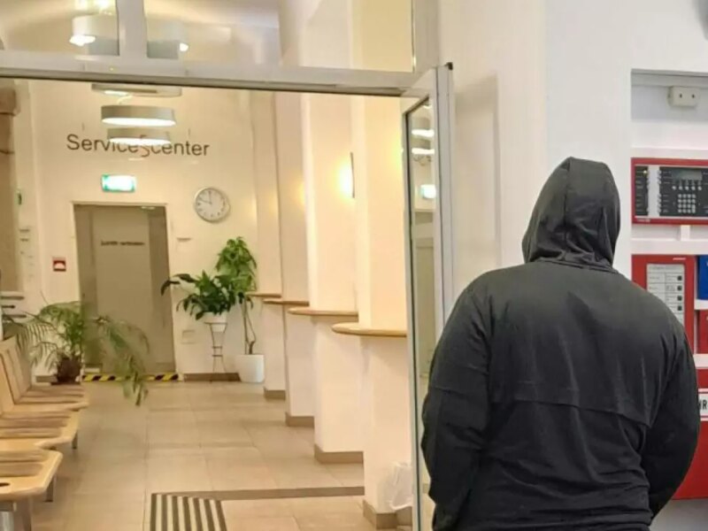 15-Jähriger verschickt Bombendrohungen: Vier Monate bedingt