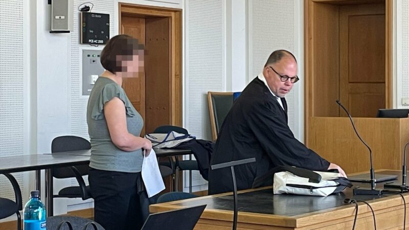 Baby soll misshandelt worden sein: Prozessauftakt gegen Eltern