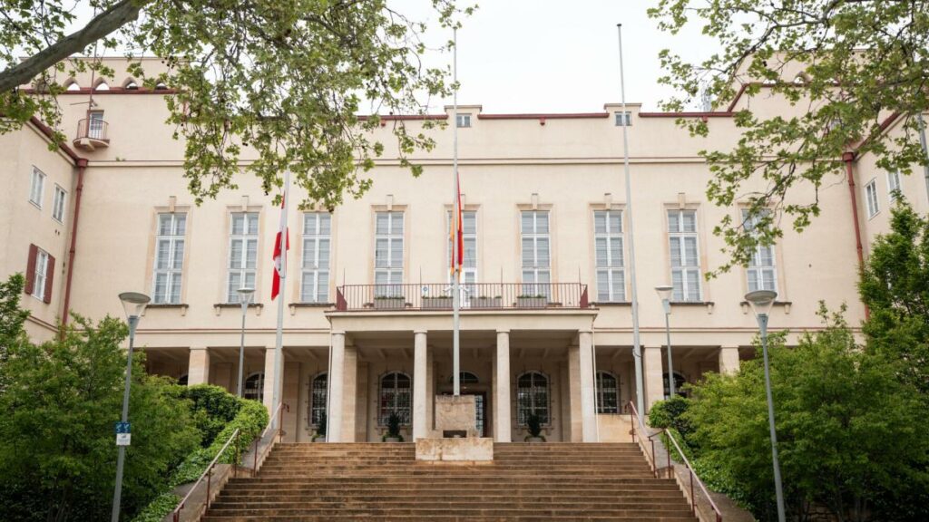 Burgenland gelobt bei Nebenbeschäftigung von Bediensteten Besserung