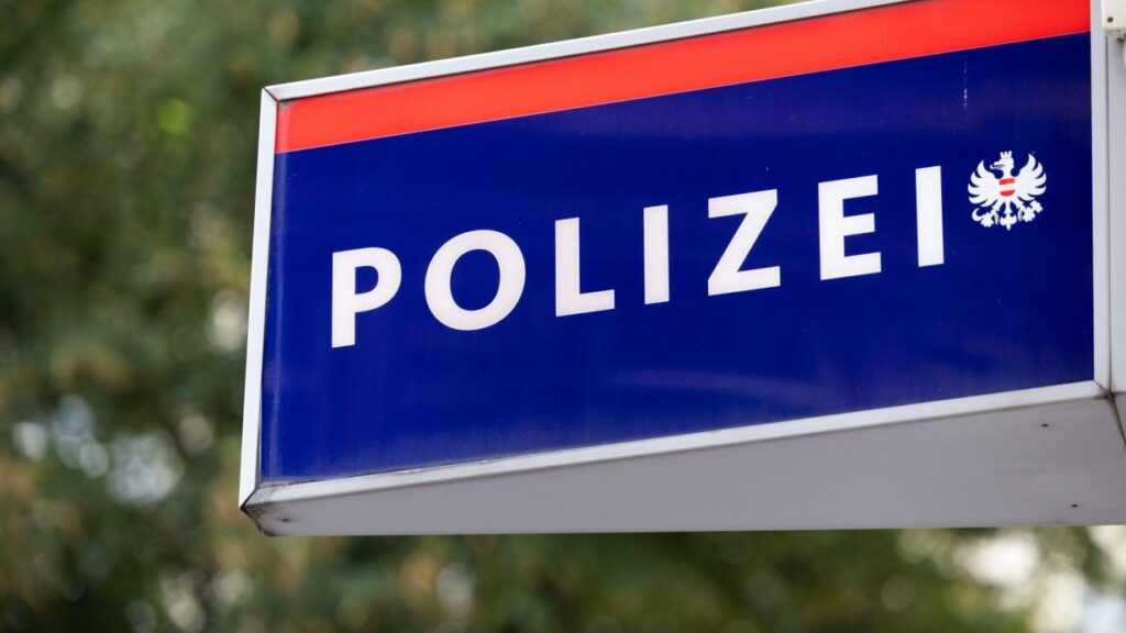 Exhibitionist auf Badeplatz in Salzburg gefilmt