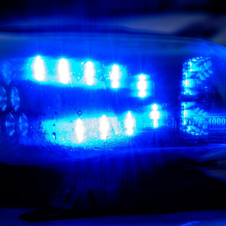 Fahrerflucht auf der S6: Familie schwer verletzt