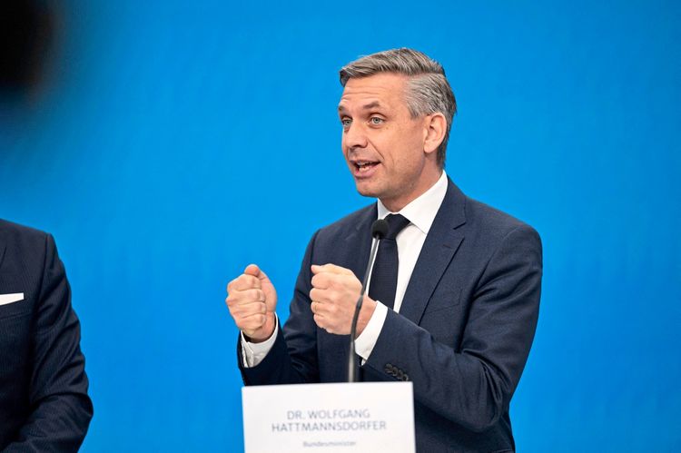 Feiertagsarbeit soll wieder steuerfrei werden