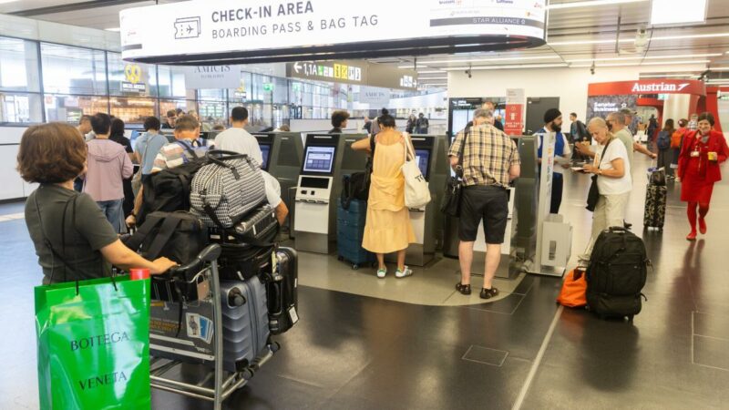 Ferienstart am Flughafen: Ein Besuch in der stressigsten Zeit des Jahres