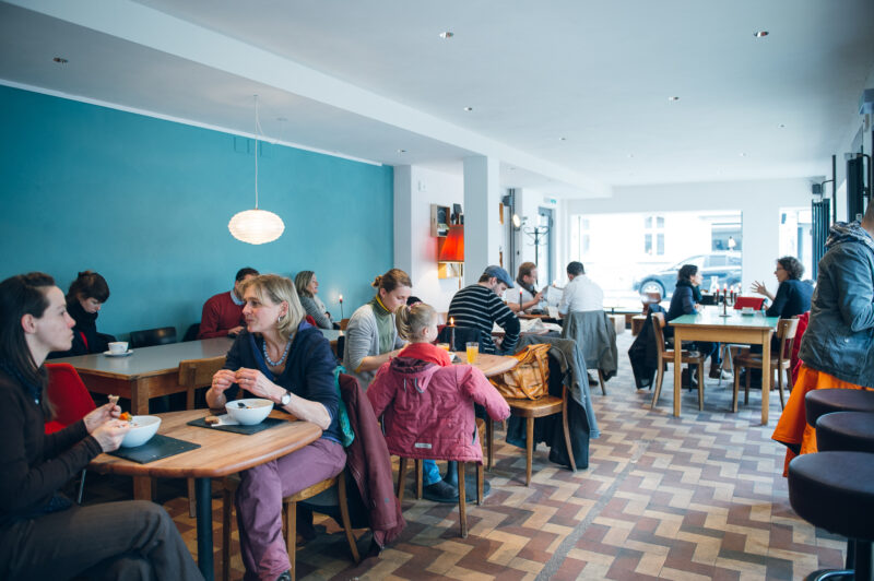 Frühlingsgefühle im Café