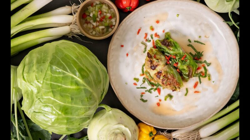 Gartenfrisch aus dem Kochsalon: Vietnamesische Krautrouladen mit Jungzwiebel-Dip