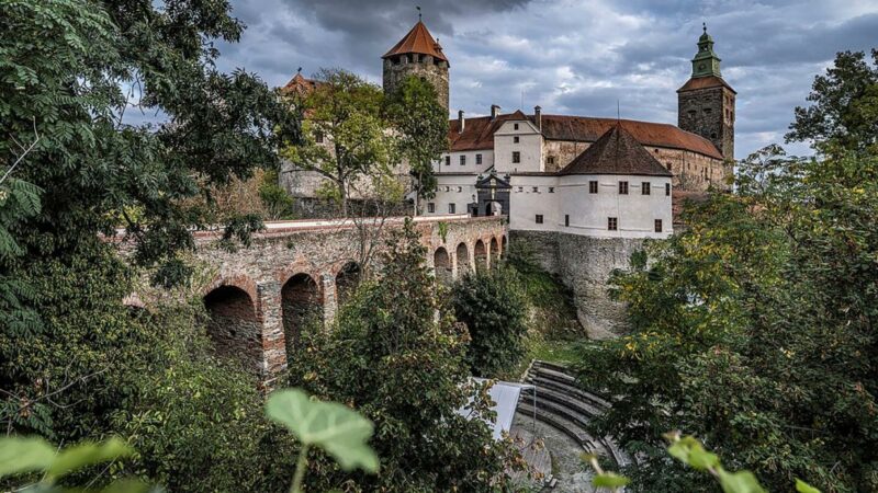 Hochkarätige Diplomaten diskutieren auf der Friedensburg