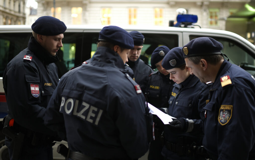 Jugendliche nach Raub in Wiener Schnellbahn festgenommen