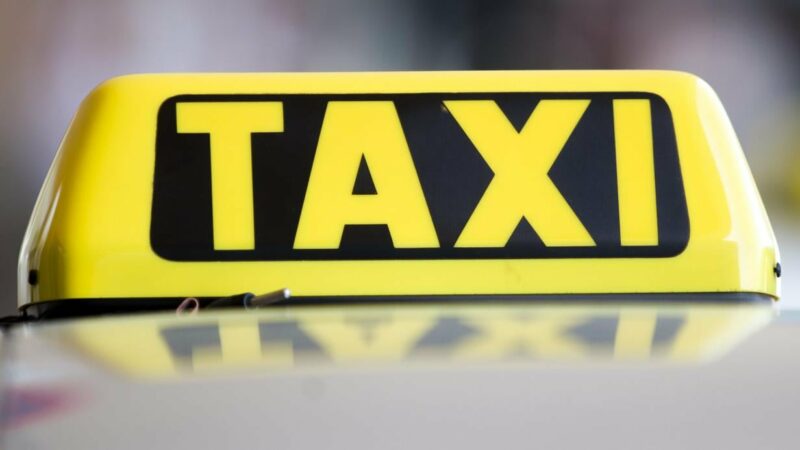 Morddrohung: Taxler sollte über rote Ampeln fahren oder sterben