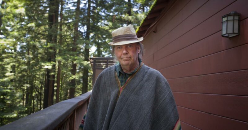 Neil Young spricht mit Bäumen