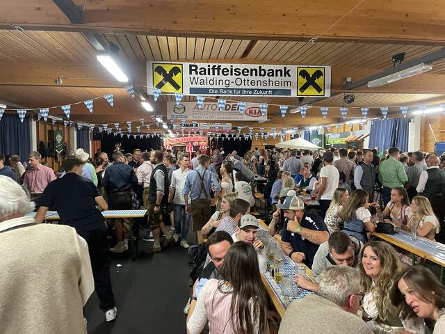 Sommerfest: Raiffeisenlandesbank OÖ feiert Jubiläum bei Kaiserwetter