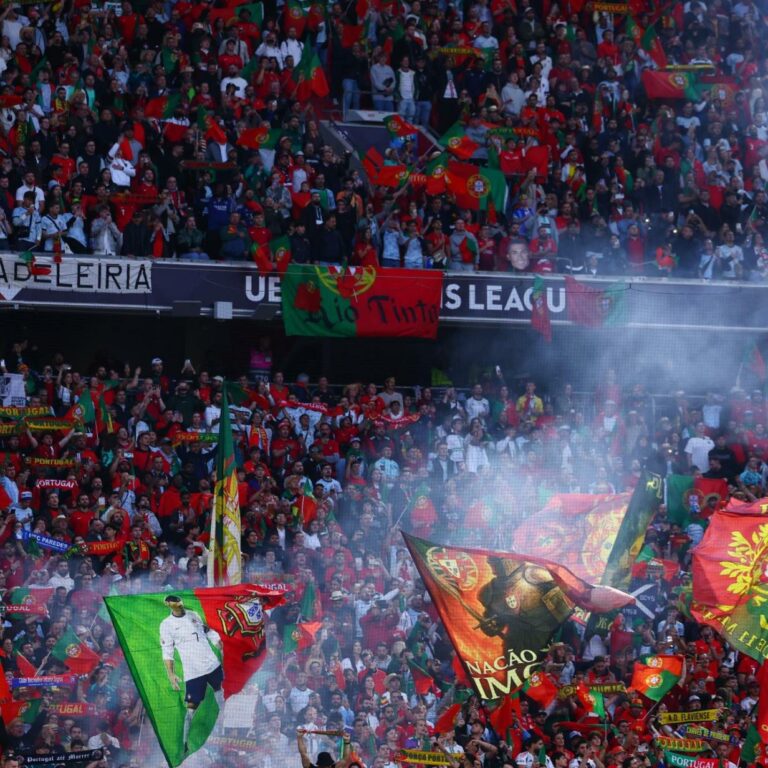 Tödliche Tragödie in München: Fan stürzt von Tribüne und stirbt