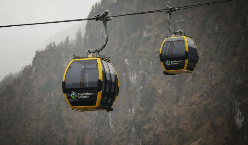 Unwetter in Österreich: Passagiere sitzen in Seilbahn fest