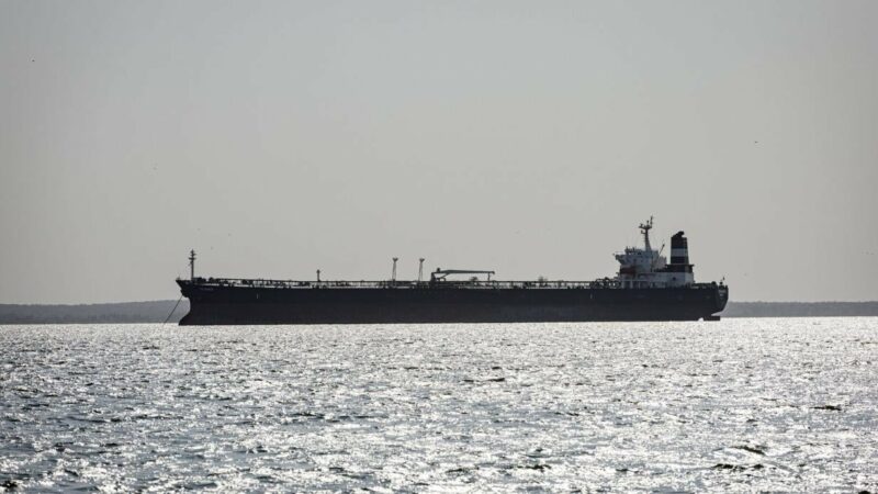 Warnung vor Katastrophe: Riesiger Ölteppich nach Tankerkollision